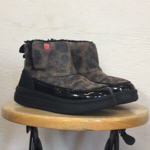 Kids Hey Dude Winter Camo Fuzzy Boots 2Y